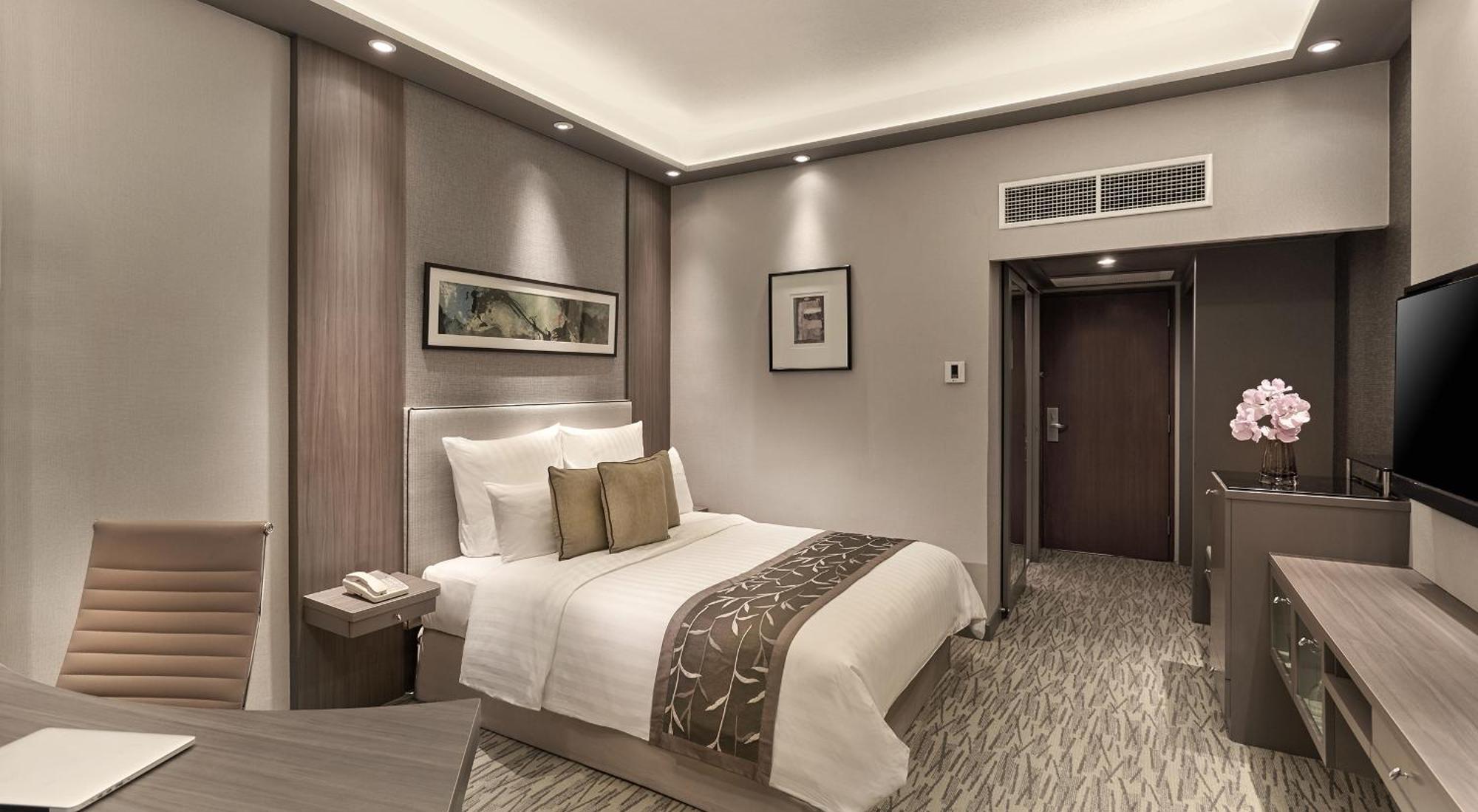 M Hotel 5*